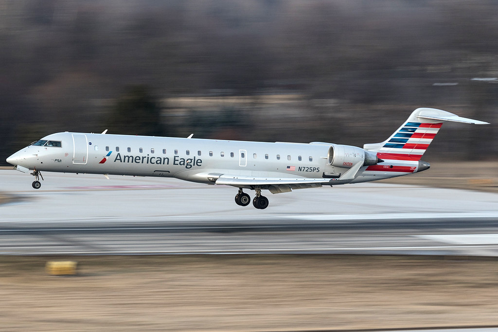 american airlines canadair crj 700